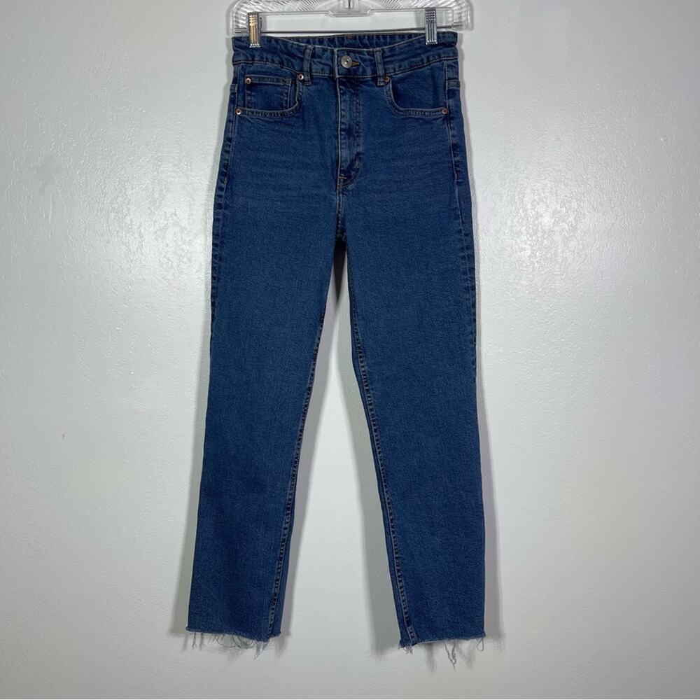 Divided by H&M, High Waist Jeans Raw Hem. Size 8. Excellent condition!